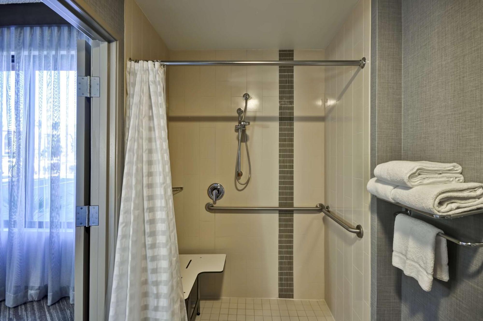 King Room Roll Shower Disability Access,1275522079:JPEG