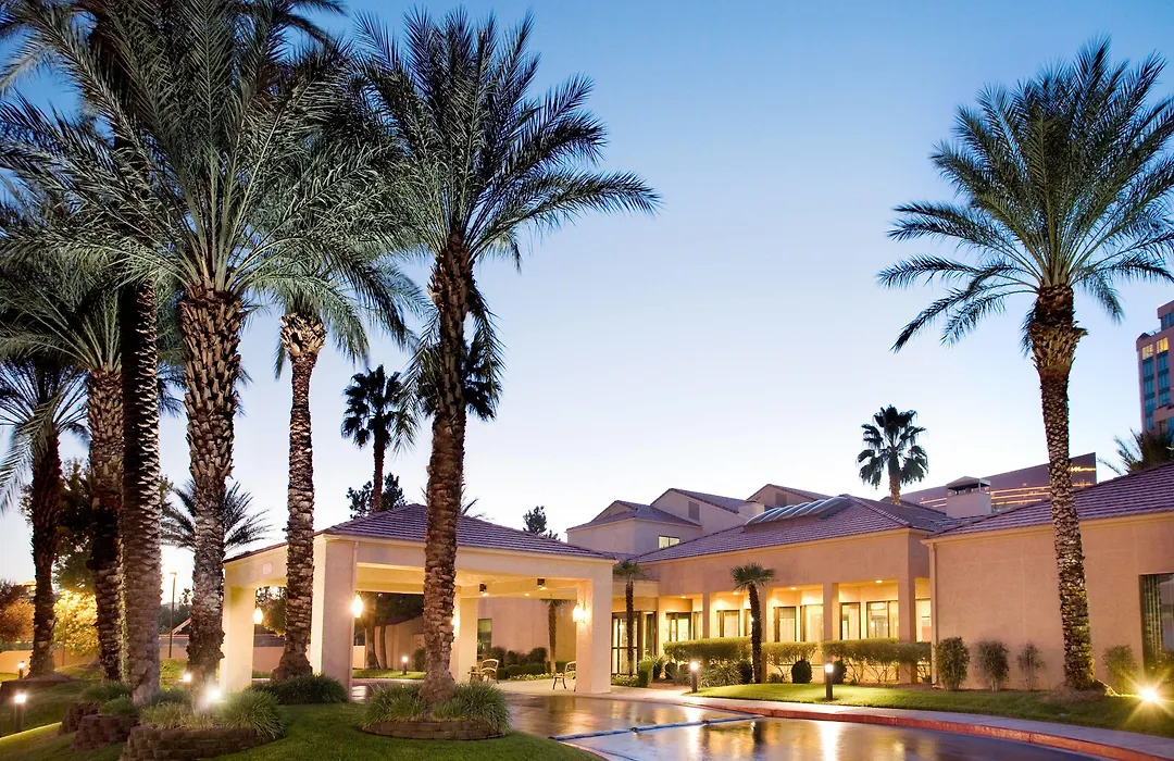 Courtyard By Marriott Las Vegas Convention Center-1
